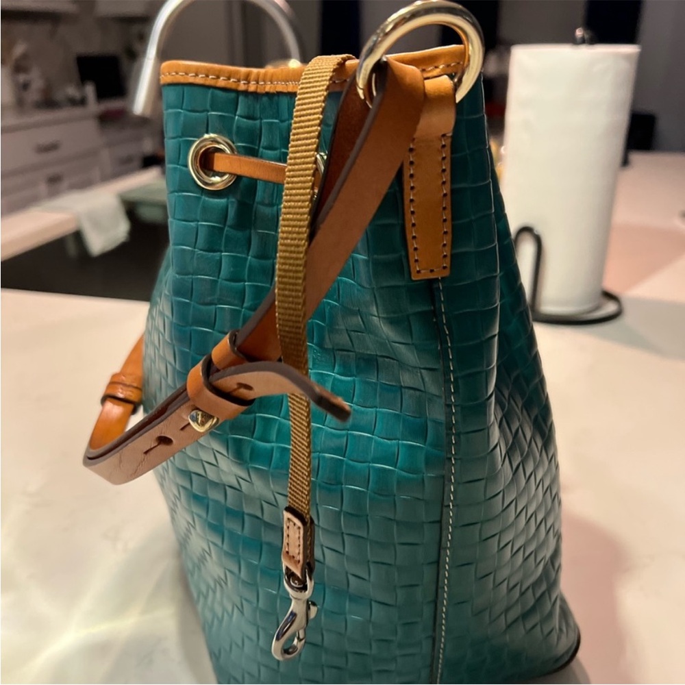 Dooney & Bourke// green bucket bag - Picture 5 of 10